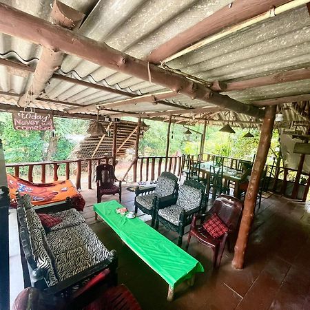 The Traveller'S Hostel & Private Rooms 锡吉里亚 外观 照片