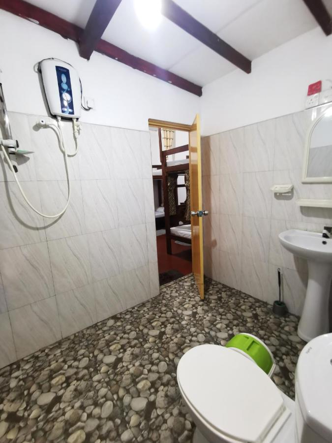 The Traveller'S Hostel & Private Rooms 锡吉里亚 外观 照片