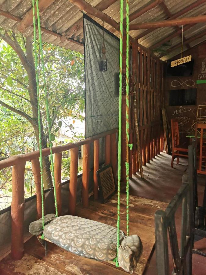 The Traveller'S Hostel & Private Rooms 锡吉里亚 外观 照片