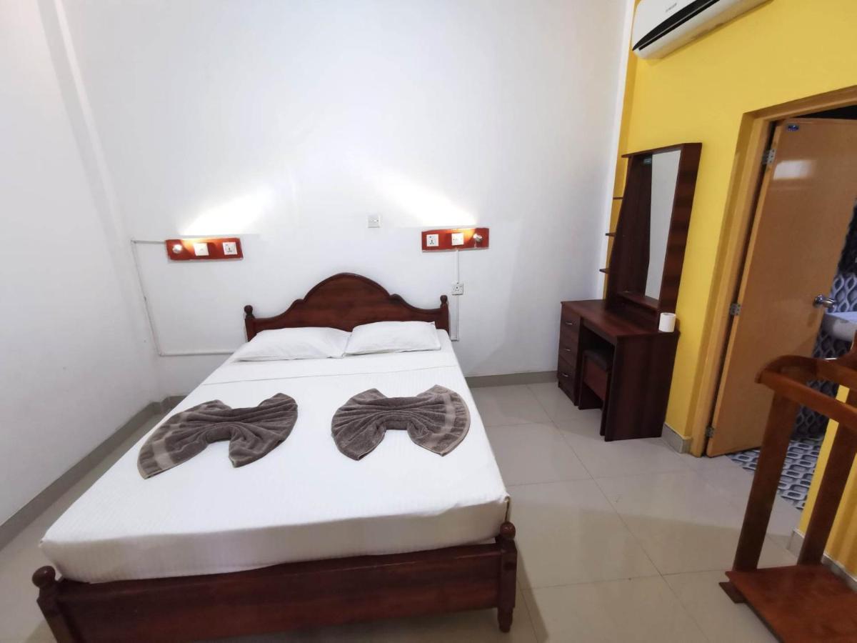 The Traveller'S Hostel & Private Rooms 锡吉里亚 外观 照片