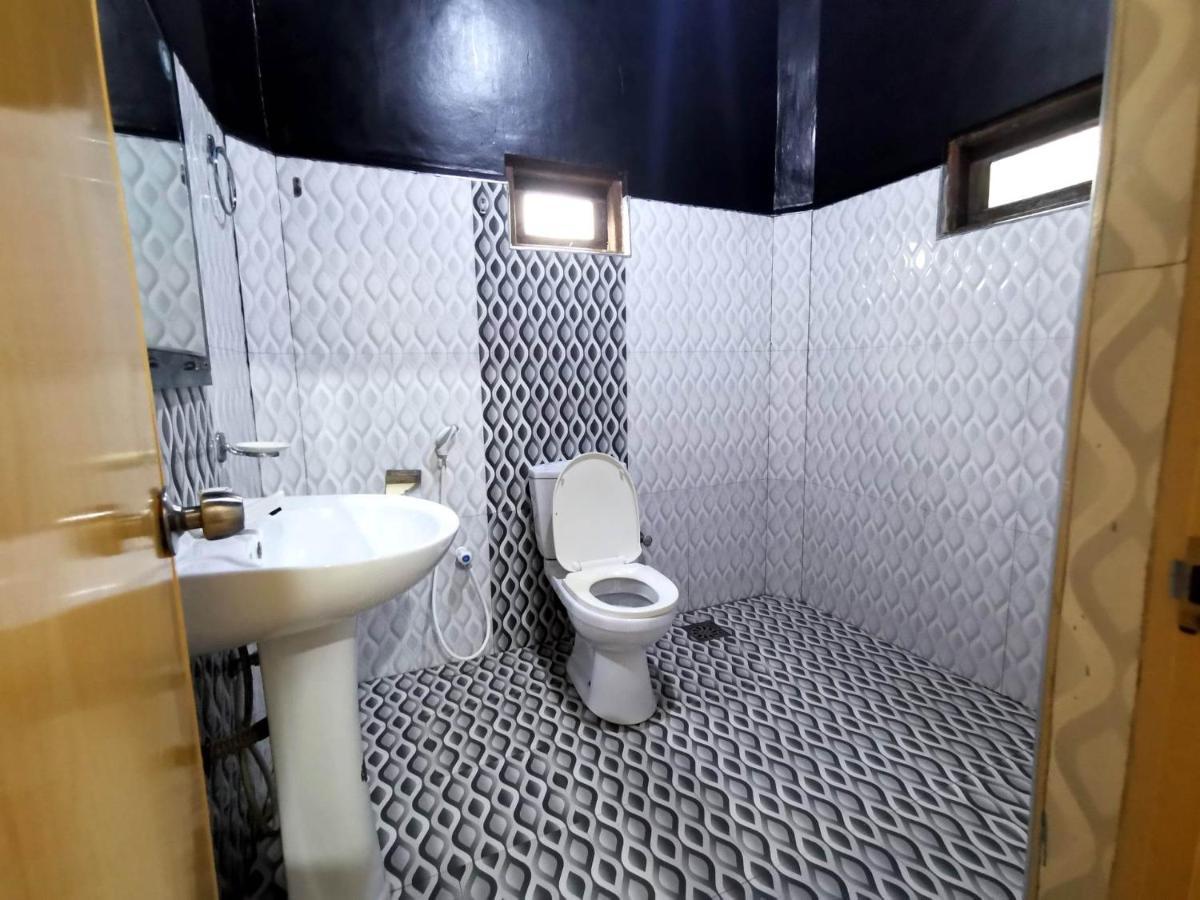 The Traveller'S Hostel & Private Rooms 锡吉里亚 外观 照片