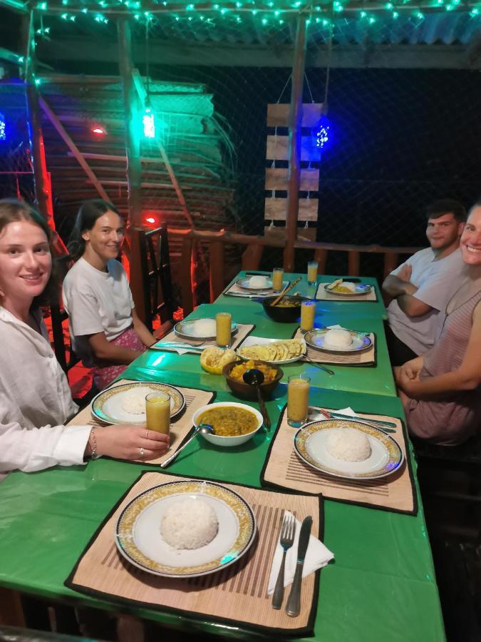 The Traveller'S Hostel & Private Rooms 锡吉里亚 外观 照片